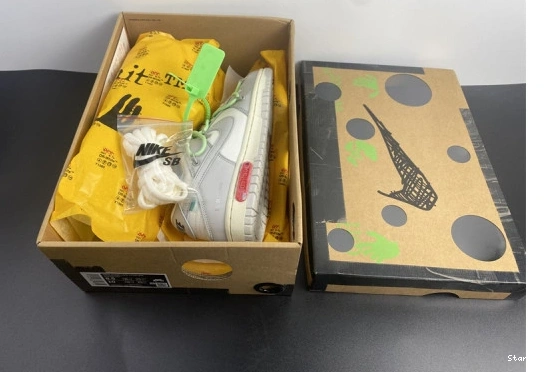 Lot Dunk DM1602-108 O-W 7 Low Nike 0324